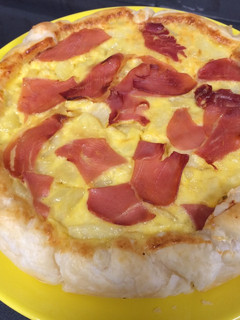 Una foto de Hojaldre de tortilla y jamón