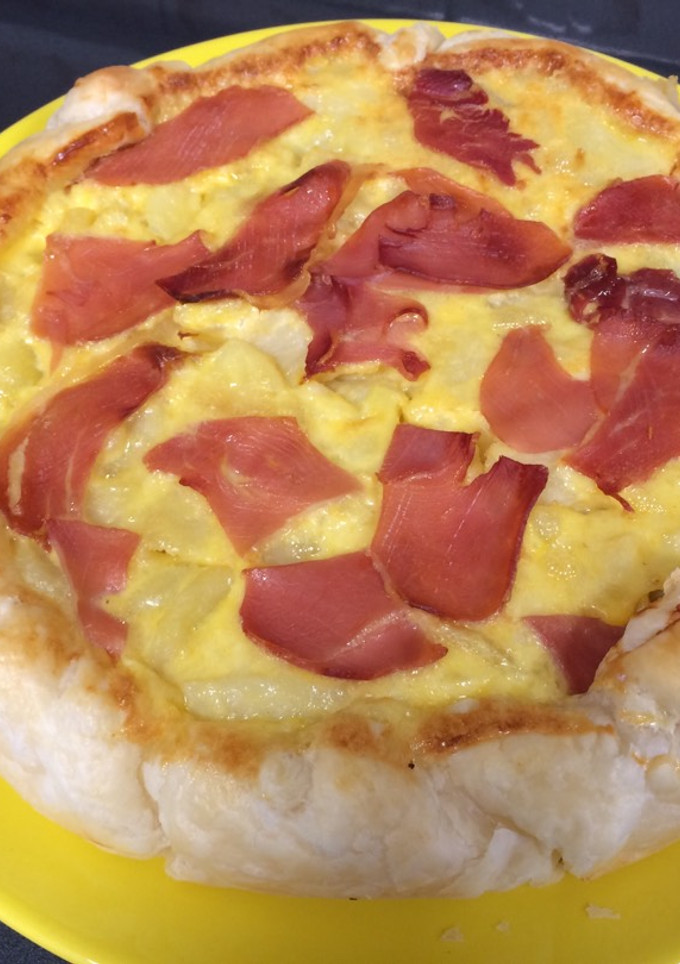 Una foto de Hojaldre de tortilla y jamón
