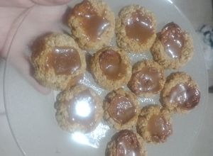 Una foto de Pepas de avena y dulce de leche