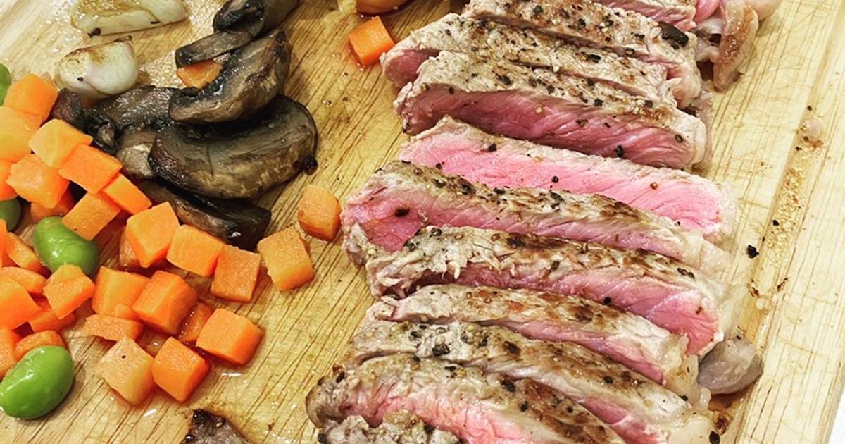 Strip loin steak with simple side dish Recipe by Jeerapa K. - Cookpad