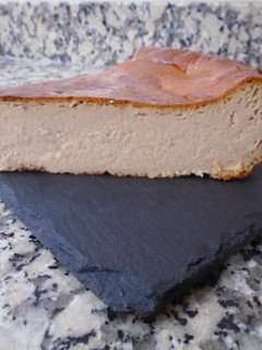 Una foto de Tarta de queso y turrón al horno