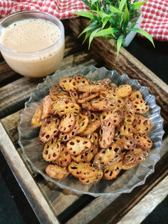 नदरु (कमल ककड़ी) के चिप्स (Nadru /kamal kakdi chips recipe in Hindi) रेसिपी मुख्य फोटो