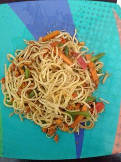 Una foto de Chao mein a la cecy