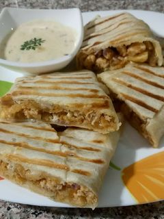 صورة لوصفة شاورما مع الصلصة الجزائرية 🍴