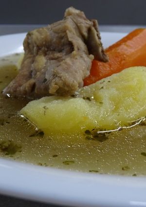 Húsleves csontos sertéshúsból! recept fotója