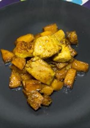 Una foto de Pollo y calabaza al curry