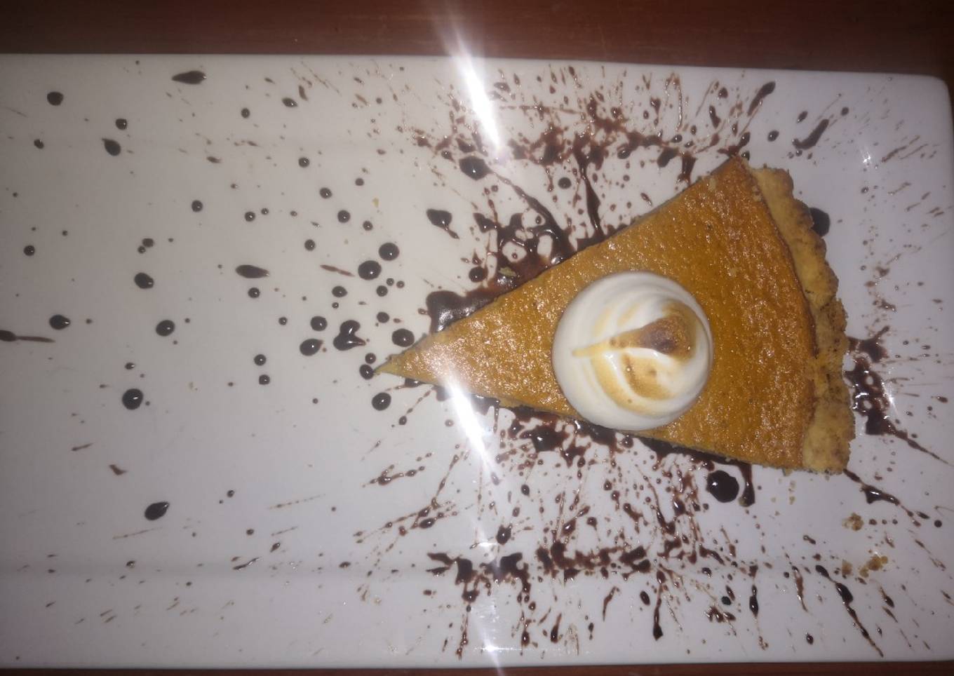 Pumpkin pie con salsa de chocolate Oaxaqueño