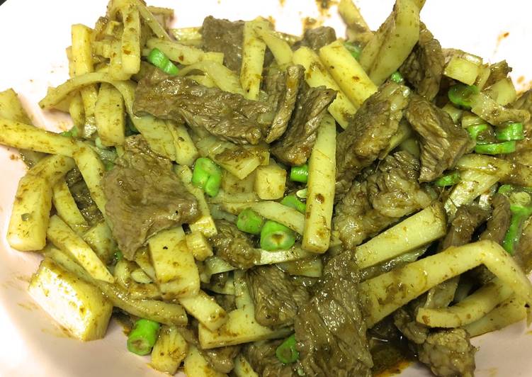 ผัดพริกแกงใต้เนื้อหน่อไม้