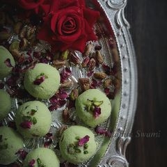 A picture of Pista Malai Laddoo.
