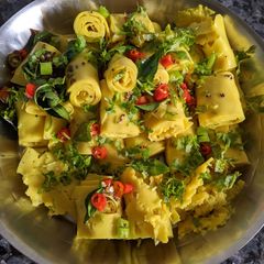A picture of Khandvi.