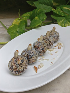 A picture of Healthy Balls.
