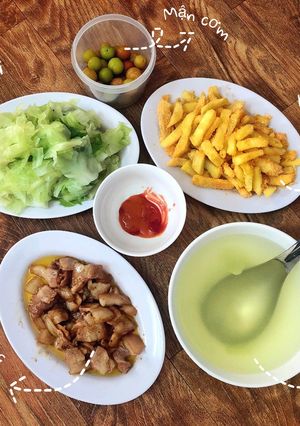 Hình của món Cơm sinh viên giá chỉ 70k cho 4-5 người ăn.