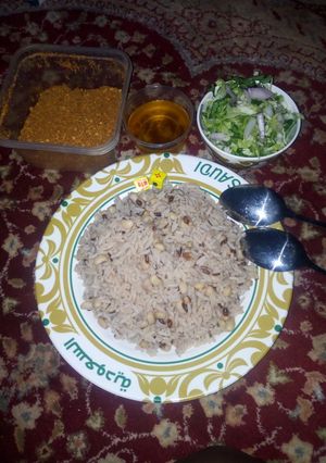A picture of Garau-Garau with salad.