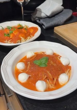 A picture of Roasted Tomato Basil Pasta.