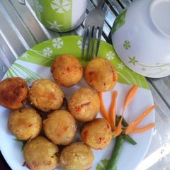 A picture of Sweet potato mashed balls.