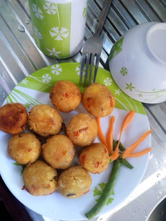 A picture of Sweet potato mashed balls.