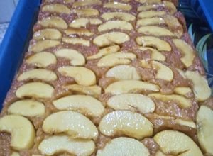Une photo de Gâteau aux pommes 🍏 🍏🍏et dattes 🫘