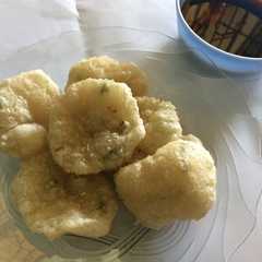 A picture of Cireng salju kuah rujak simple.