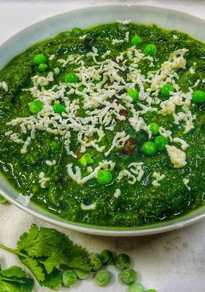 A picture of Restaurant Style Palak Mutter.
