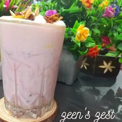 A picture of Strawberry Falooda.