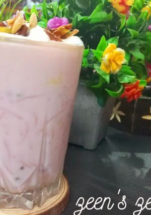 A picture of Strawberry Falooda.