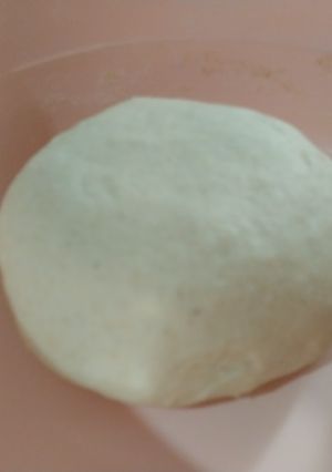 عکسی از دستور خمیر پیتزا با بافت ترد و خوشمزه 🍕😋