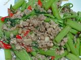 ผัดผักบุ้งกะปิหมูสับ