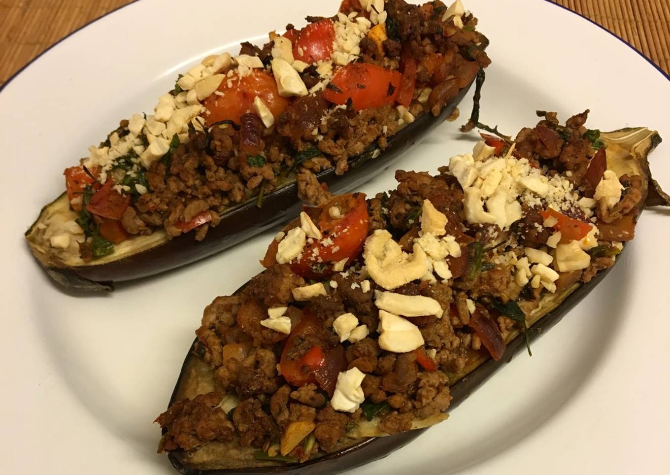 Turkish stuffed aubergines with beef and tomatoes (Karniyarik) 🇹🇷