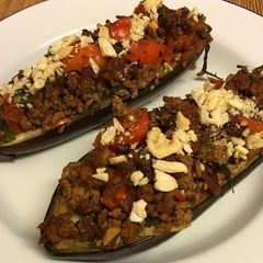 A picture of Turkish stuffed aubergines with beef and tomatoes (Karniyarik) 🇹🇷.