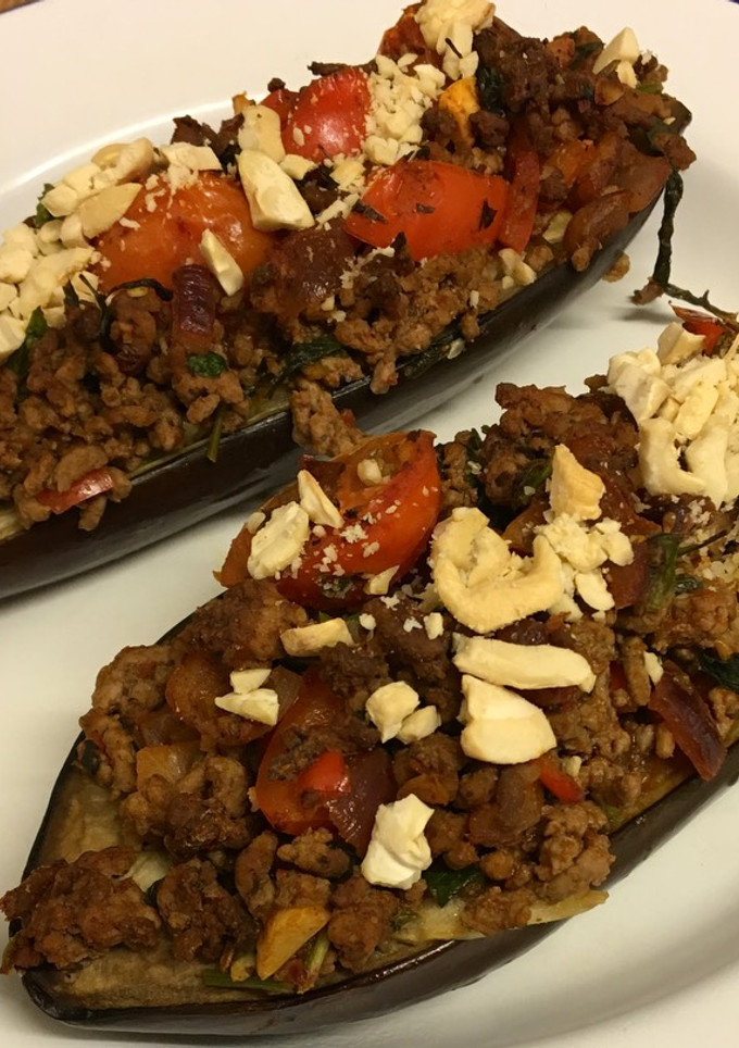 A picture of Turkish stuffed aubergines with beef and tomatoes (Karniyarik) 🇹🇷.