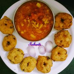 A picture of Bada and aloo dum.