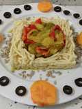 Pasta Trofie con salteado de verduras, caquis, aceitunas y pipas