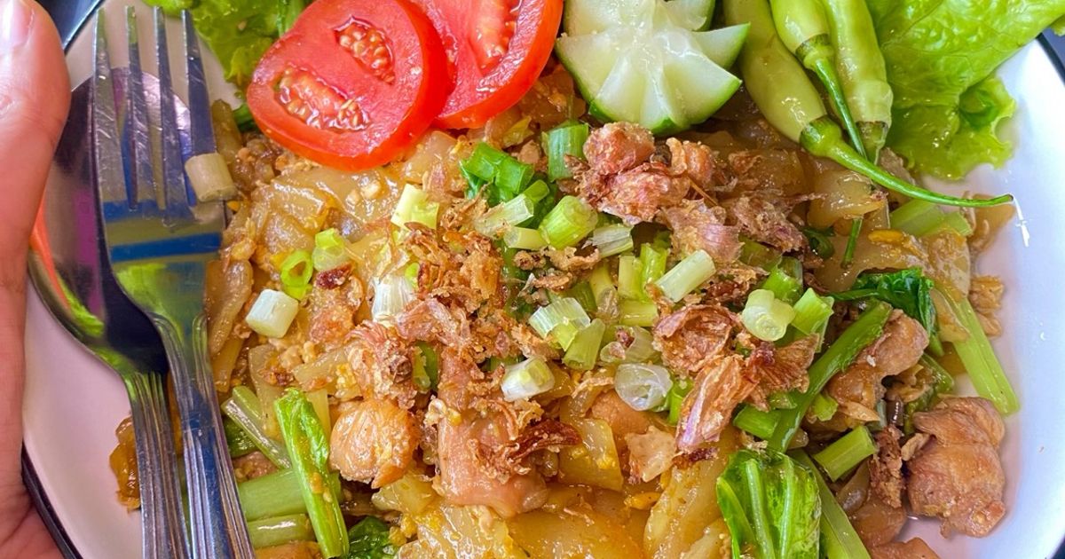 Kwetiau Goreng with teriyaki sauce