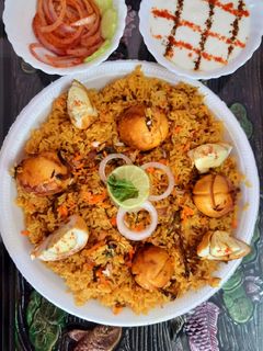 एग बिरयानी इन कुकर(Egg biryani in cooker recipe in Hindi) रेसिपी मुख्य फोटो