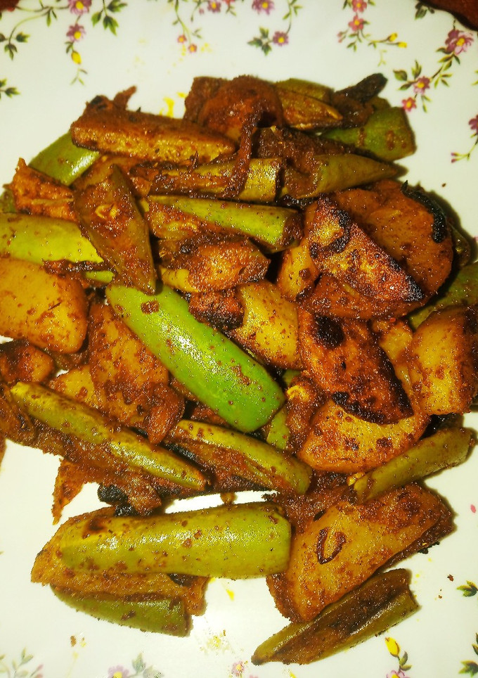 परवल आलू की सूखी सब्जी रेसिपी मुख्य फोटो