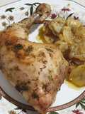 Cuartos traseros de pollo al horno con patatas panaderas