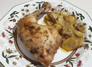 Foto principal de Cuartos traseros de pollo al horno con patatas panaderas