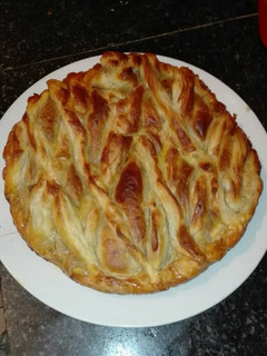 Una foto de Empanada de chorizo casero y salchichón casero en la olla GM g