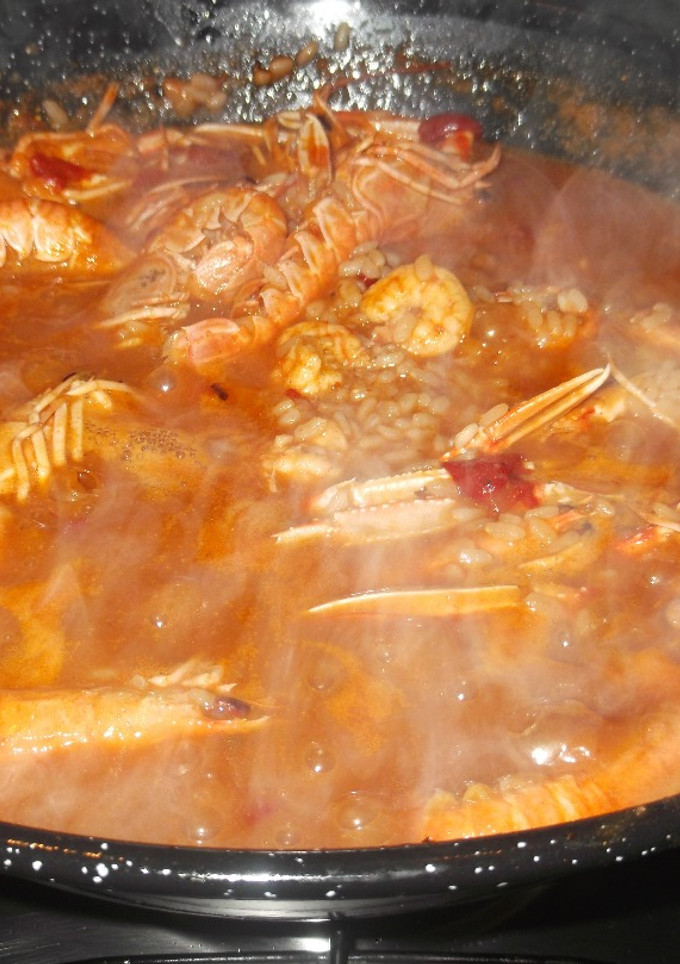 Una foto de Arroz caldoso con cigalas, gambas y langostinos