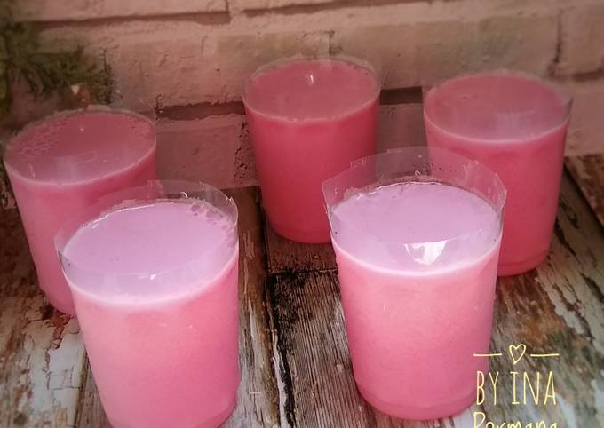 Bagaimana Menyiapkan Silky Pudding Puyo strawberry Homemade yang Menggugah Selera