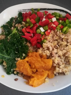 Una foto de Lentejas con Espelta, Quinoa, Kale, Nabo y Pimientos
