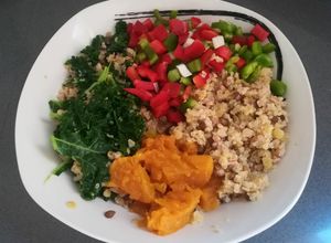 Una foto de Lentejas con Espelta, Quinoa, Kale, Nabo y Pimientos