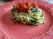 Una foto de pasta de tomates