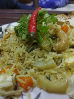 शाही और स्पाइसी पुलाव (shahi aur spicy pulao recipe in Hindi) रेसिपी मुख्य फोटो