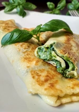 Zdjęcie przepisu Naleśniki ze szpinakiem i serem feta.