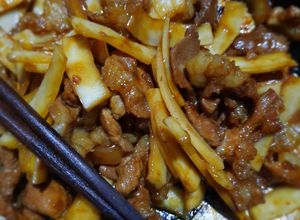 Hình của món Thịt kho dừa.