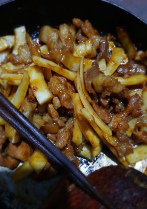 Hình của món Thịt kho dừa.