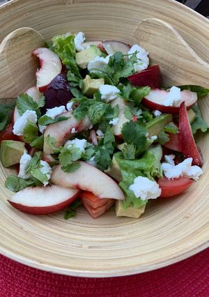 Une photo de Salade de nectarines et chèvre frais
