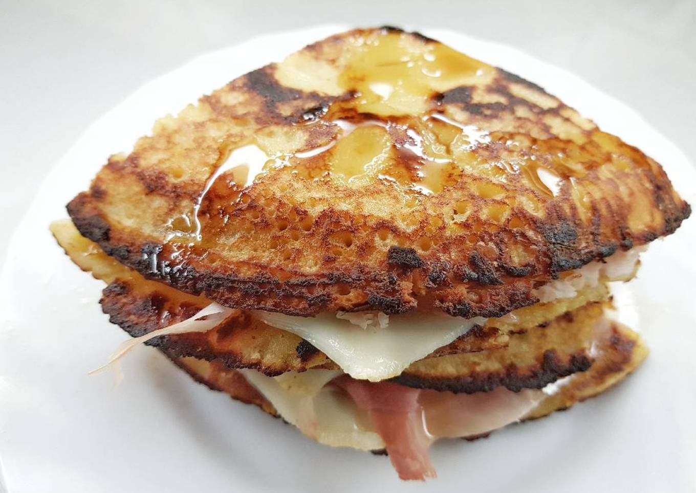 Pancakes de arroz y mandarina con jamón y queso