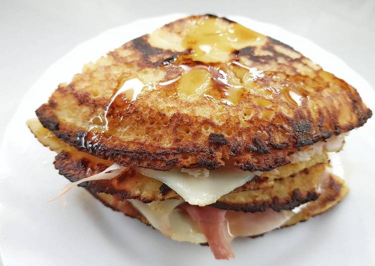 Pancakes de arroz y mandarina con jamón y queso